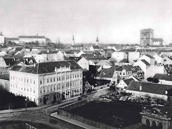 Panorama Zagreba 1898. godine, snimka s HNK prema centru, zgrade Kazališne kavane još nema